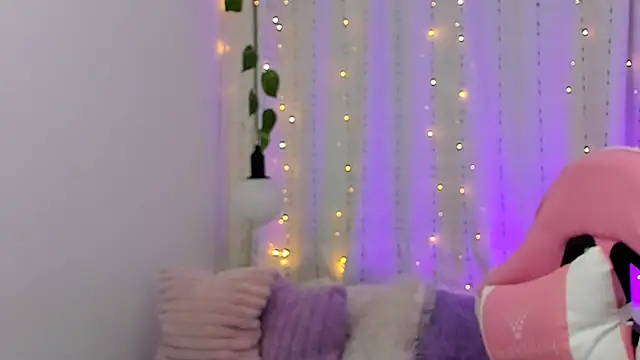 Snapshot of veronicaxx69 chatting on 03-08-25, 04:01 veronicaxx69 online show from 03-08-25, 04:01