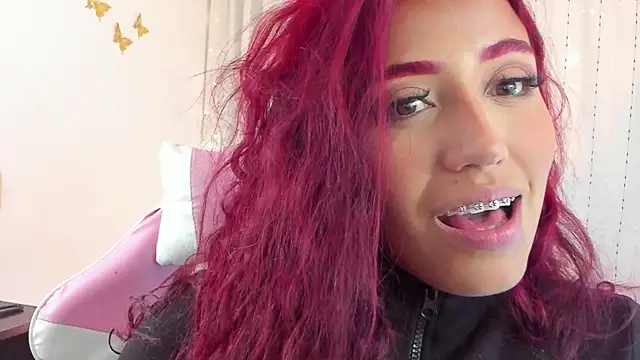 Snapshot of veronicaxx69 chatting on 09-13-25, 12:43 veronicaxx69 online show from 09-13-25, 12:43