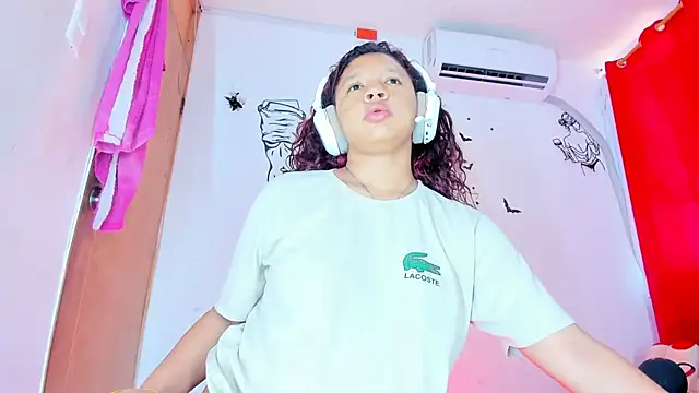 Emily Coper18 online show from 01-15-26, 02:21