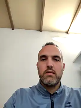 Snapshot of leon3875 chatting on 11-17-25, 03:18 leon3875 online show from 11-17-25, 03:18