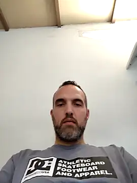 Snapshot of leon3875 chatting on 11-26-25, 03:35 leon3875 online show from 11-26-25, 03:35