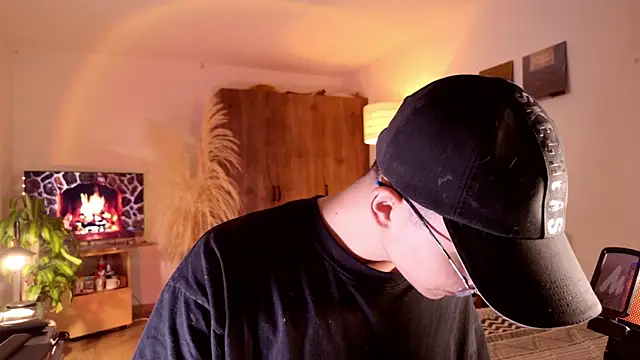 Snapshot of Mr_evan1 chatting on 10-11-25, 04:27 Mr evan1 online show from 10-11-25, 04:27