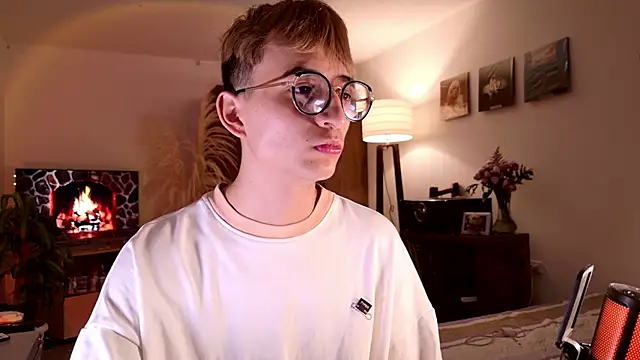 Snapshot of Mr_evan1 chatting on 10-12-25, 04:17 Mr evan1 online show from 10-12-25, 04:17