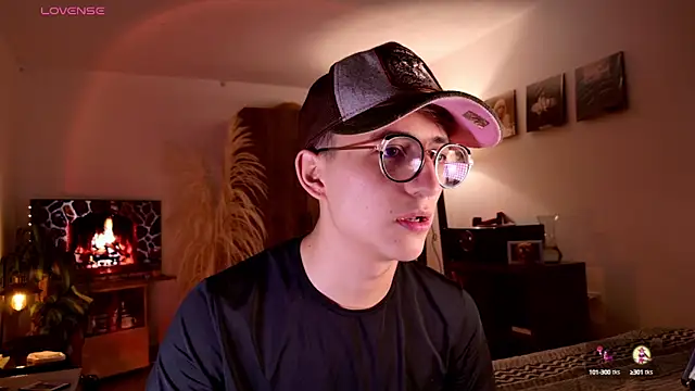 Snapshot of Mr_evan1 chatting on 10-16-25, 01:01 Mr evan1 online show from 10-16-25, 01:01