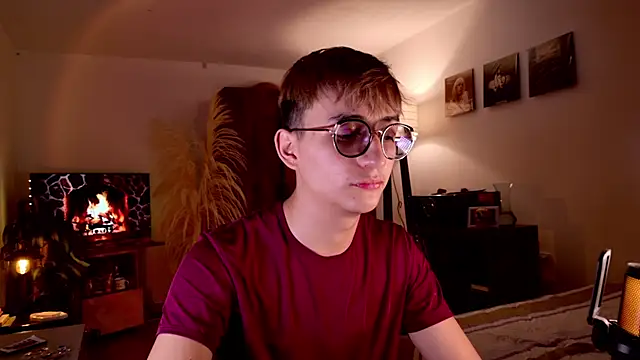 Snapshot of Mr_evan1 chatting on 10-18-25, 03:13 Mr evan1 online show from 10-18-25, 03:13