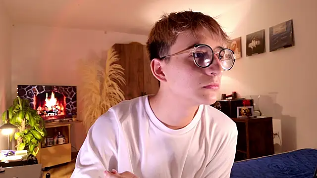 Snapshot of Mr_evan1 chatting on 10-28-25, 04:09 Mr evan1 online show from 10-28-25, 04:09