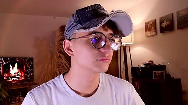 Snapshot of Mr_evan1 chatting on 11-04-25, 02:49 Mr evan1 online show from 11-04-25, 02:49