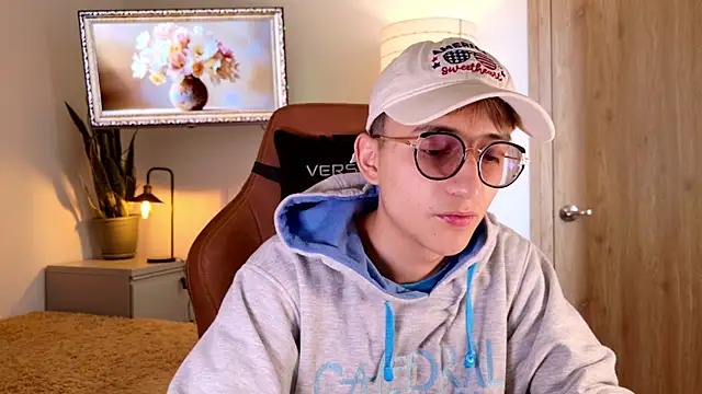 Snapshot of Mr_evan1 chatting on 11-12-25, 02:50 Mr evan1 online show from 11-12-25, 02:50