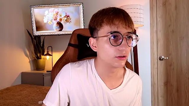 Snapshot of Mr_evan1 chatting on 11-13-25, 03:55 Mr evan1 online show from 11-13-25, 03:55