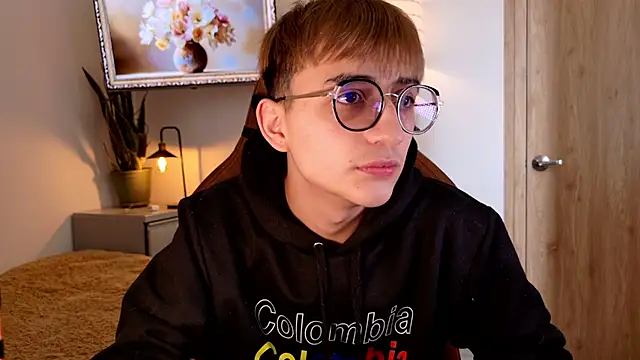 Snapshot of Mr_evan1 chatting on 11-17-25, 04:13 Mr evan1 online show from 11-17-25, 04:13