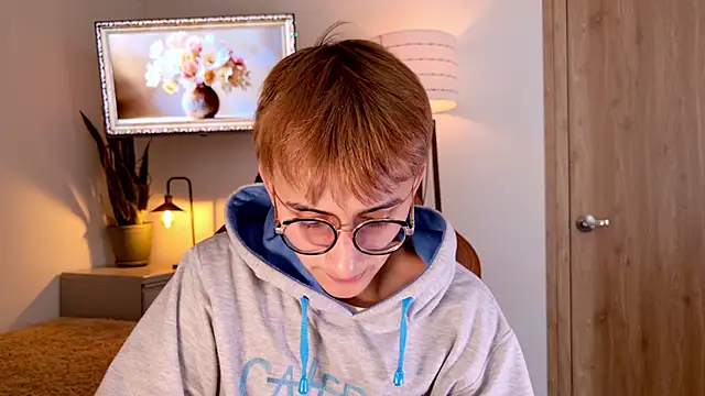 Snapshot of Mr_evan1 chatting on 11-19-25, 04:29 Mr evan1 online show from 11-19-25, 04:29