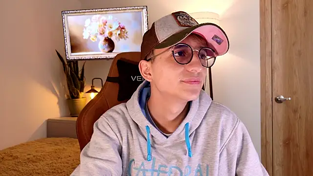 Snapshot of Mr_evan1 chatting on 11-20-25, 04:40 Mr evan1 online show from 11-20-25, 04:40