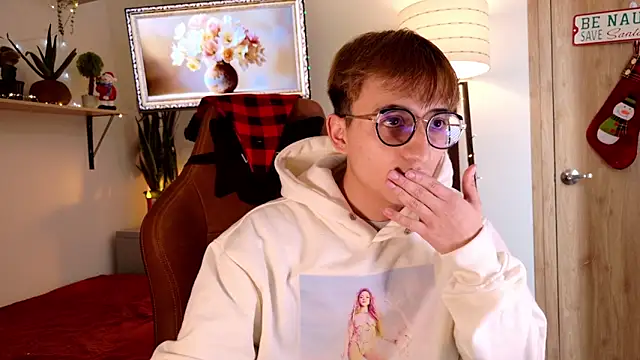 Snapshot of Mr_evan1 chatting on 11-24-25, 03:56 Mr evan1 online show from 11-24-25, 03:56