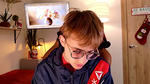 Snapshot of Mr_evan1 chatting on 11-26-25, 02:40 Mr evan1 online show from 11-26-25, 02:40