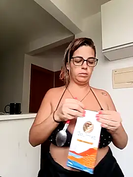 Snapshot of Escarlate4you_ chatting on 12-04-24, 01:20 Escarlate4you online show from 12-04-24, 01:20