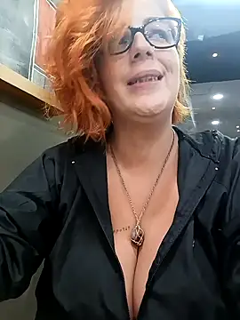 Snapshot of Escarlate4you_ chatting on 10-22-25, 12:55 Escarlate4you online show from 10-22-25, 12:55