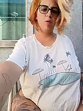 Snapshot of Escarlate4you_ chatting on 11-29-25, 10:18 Escarlate4you online show from 11-29-25, 10:18