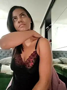 Snapshot of Bella_Anjoss chatting on 01-07-25, 10:22 Bella Anjoss online show from 01-07-25, 10:22