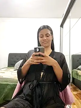 Snapshot of Bella_Anjoss chatting on 01-08-25, 12:17 Bella Anjoss online show from 01-08-25, 12:17
