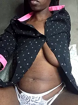 Snapshot of lachilena027 chatting on 10-23-25, 04:45 lachilena027 online show from 10-23-25, 04:45