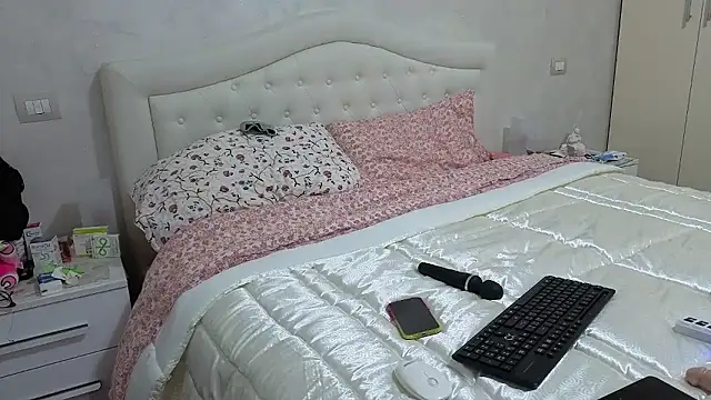 Snapshot of sexy_blondie92 chatting on 01-12-26, 10:48 sexy blondie92 online show from 01-12-26, 10:48