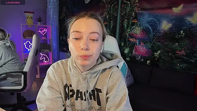 TiffanyBatson online show from 02-20-25, 07:01