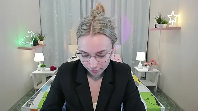 TiffanyBatson online show from 03-06-25, 08:08