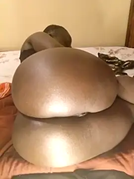 Snapshot of Misskhalifa_ chatting on 02-17-26, 01:02 Misskhalifa online show from 02-17-26, 01:02