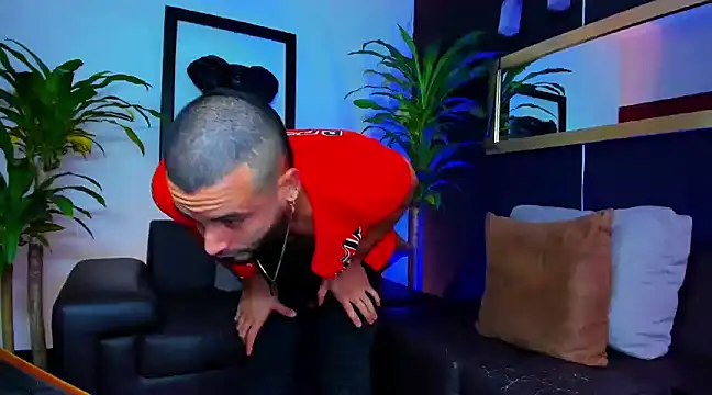 Snapshot of Marcelo_j1 chatting on 12-16-24, 03:32 Marcelo j1 online show from 12-16-24, 03:32