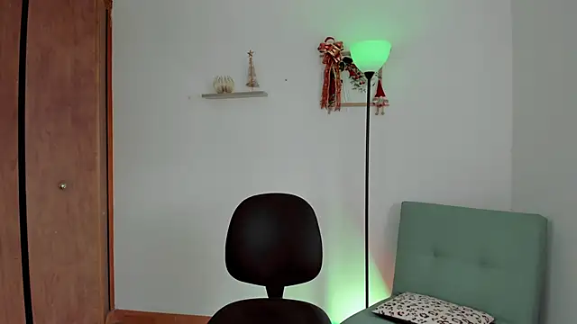 Lilabril online show from 12-16-24, 05:43