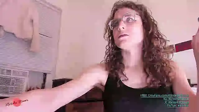 Snapshot of klintellemoore chatting on 03-10-25, 04:28 klintellemoore online show from 03-10-25, 04:28