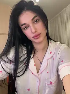 Snapshot of Julietta_a chatting on 01-21-25, 03:32 Julietta a online show from 01-21-25, 03:32