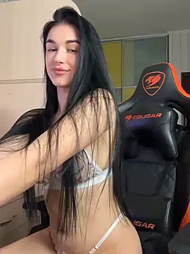 Snapshot of Julietta_a chatting on 02-24-25, 05:09 Julietta a online show from 02-24-25, 05:09
