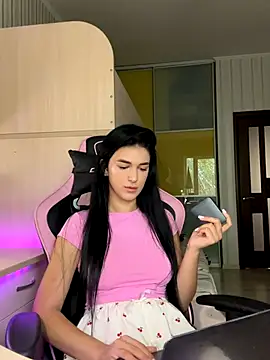 Snapshot of Julietta_a chatting on 10-02-25, 07:37 Julietta a online show from 10-02-25, 07:37