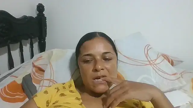 Snapshot of GiveLove1 chatting on 10-31-25, 04:30 GiveLove1 online show from 10-31-25, 04:30