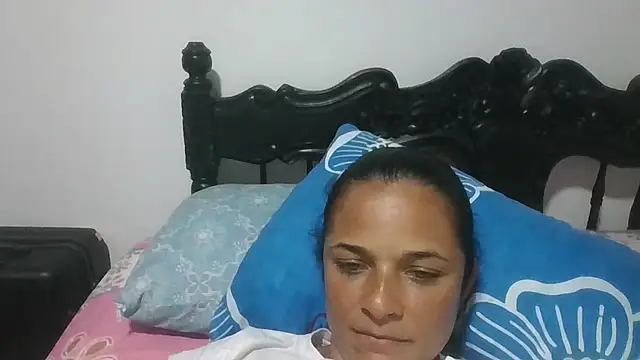 Snapshot of GiveLove1 chatting on 11-05-25, 11:27 GiveLove1 online show from 11-05-25, 11:27