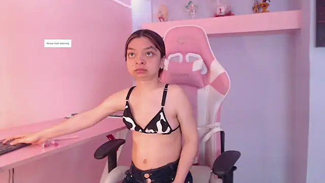 Snapshot of CharlotteMuller chatting on 09-30-25, 07:30 CharlotteMuller online show from 09-30-25, 07:30