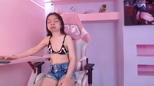 Snapshot of CharlotteMuller chatting on 10-09-25, 09:24 CharlotteMuller online show from 10-09-25, 09:24