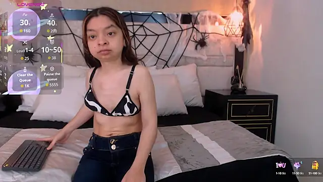 Snapshot of CharlotteMuller chatting on 10-10-25, 08:30 CharlotteMuller online show from 10-10-25, 08:30