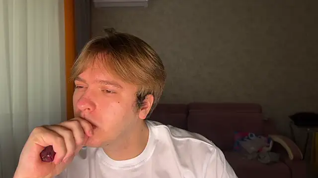 kiopiggy online show from 12-14-25, 12:32