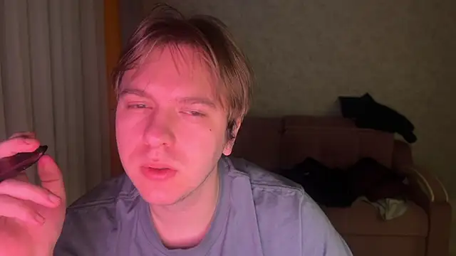 kiopiggy online show from 12-17-25, 03:23