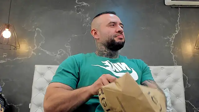 Snapshot of BruceDallas chatting on 12-14-24, 12:44 BruceDallas online show from 12-14-24, 12:44