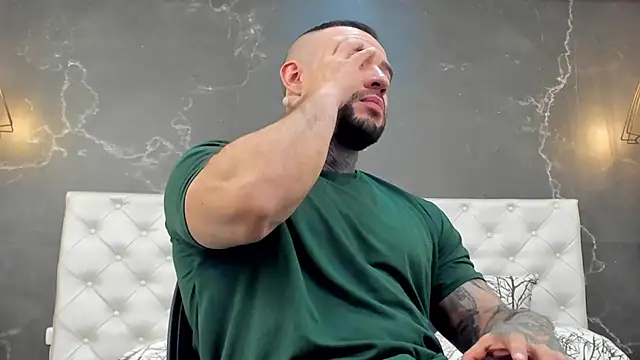 Snapshot of BruceDallas chatting on 12-17-24, 11:59 BruceDallas online show from 12-17-24, 11:59