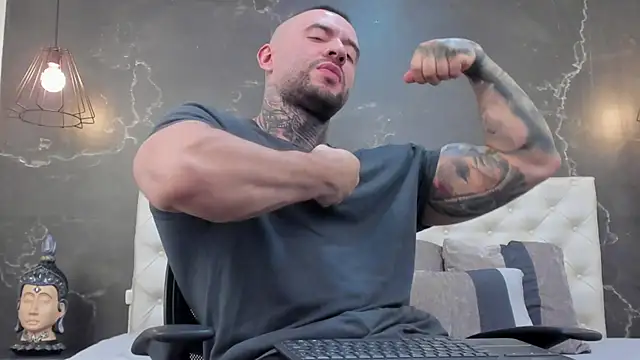 Snapshot of BruceDallas chatting on 01-19-25, 02:15 BruceDallas online show from 01-19-25, 02:15