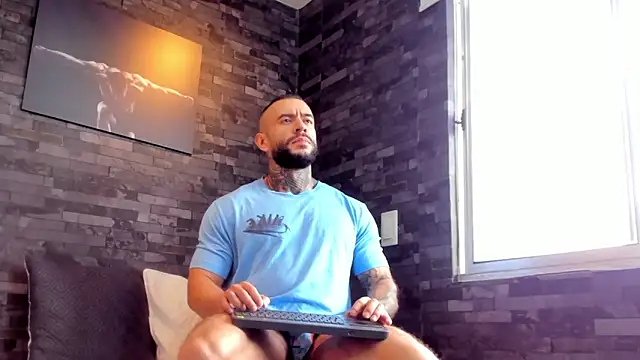 Snapshot of BruceDallas chatting on 09-22-25, 01:35 BruceDallas online show from 09-22-25, 01:35