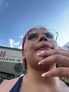 Chloemercury online show from 12-17-25, 09:32