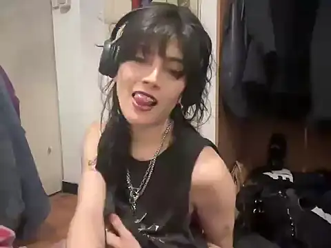 Snapshot of Cyberdark1312x chatting on 10-08-25, 05:16 Cyberdark1312x online show from 10-08-25, 05:16