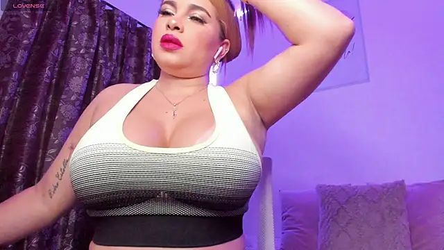 Snapshot of isabela-duran chatting on 03-13-25, 11:49 isabela-duran online show from 03-13-25, 11:49
