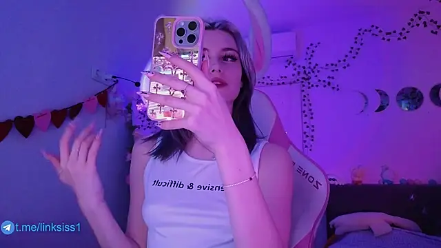 Snapshot of twicewetgirl chatting on 04-09-26, 02:44 twicewetgirl online show from 04-09-26, 02:44