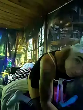 KrystallCoxxh online show from 10-09-25, 10:57